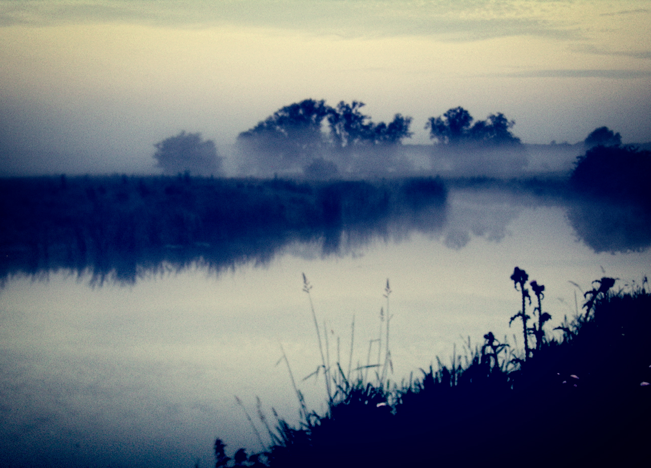 Atmospheric shot of morning sunrise over the River Ouse